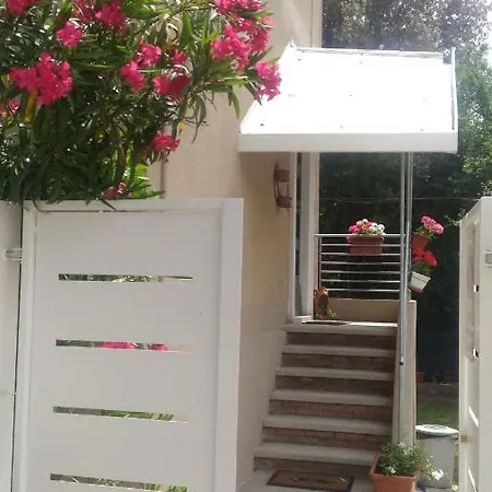 فندق مبيت وإفطار Centro Mare Luna بيزارو